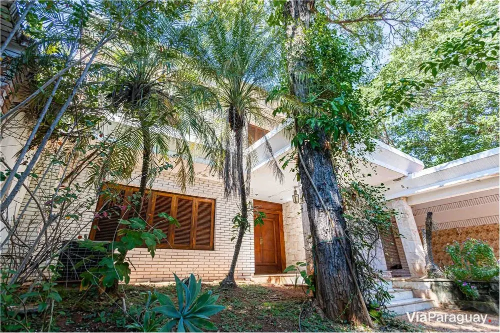 Casa à venda para reformar em Los Laureles, Assunção