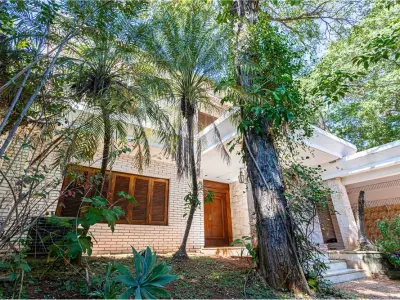 Casa à venda para reformar em Los Laureles, Assunção