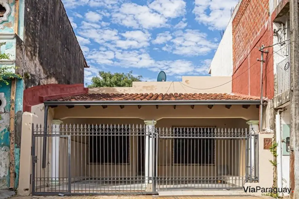 Casa en venta para refaccionar en San Vicente, Asunción