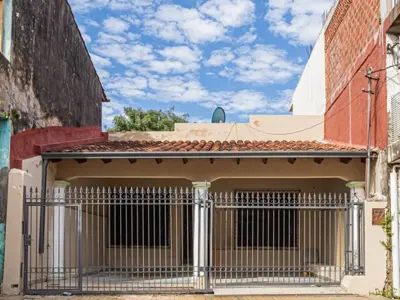 Casa en venta para refaccionar en San Vicente, Asunción