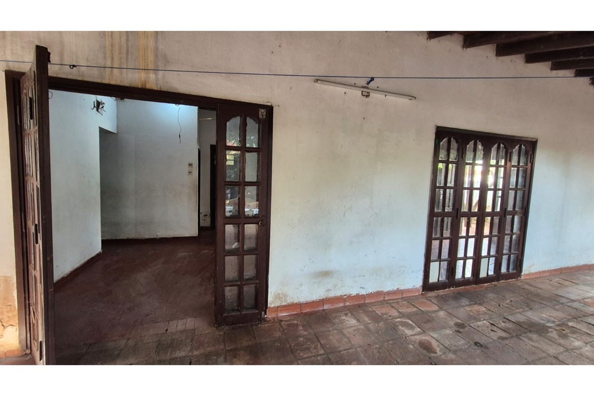 Casa à venda para reformar ou demolir em Domingo Savio
