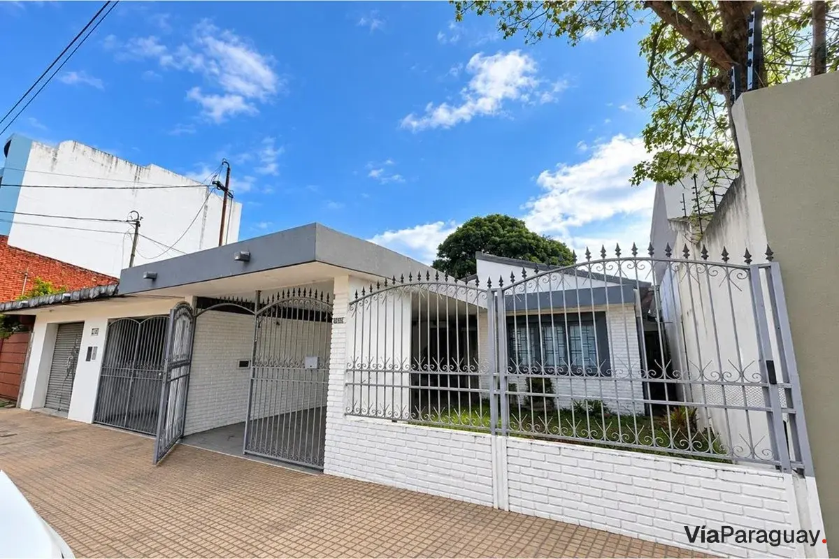 Casa en venta para renovar en Dr. Francia, Asunción