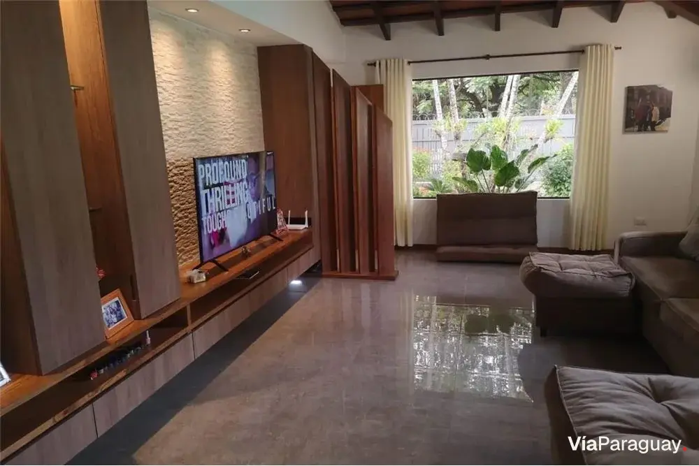 Casa à venda semimobiliada com piscina em San Lorenzo