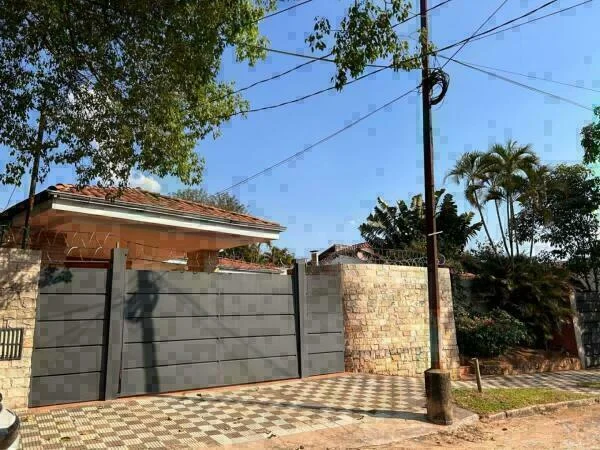 Casa en venta semi amoblada en Ita Enramada, Asunción