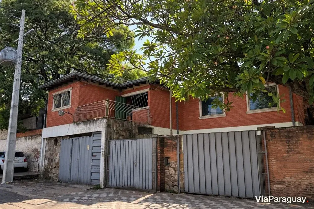 Casa en venta sobre Avda. Félix Bogado, Pettirossi