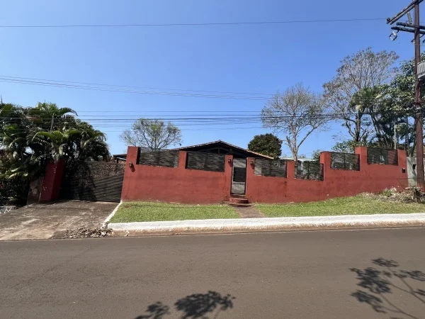 Casa en venta sobre Avenida Monday, Presidente Franco