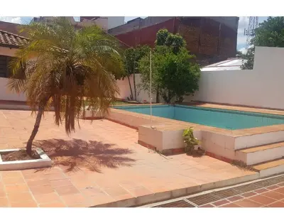Casa en venta sobre Avenida Pozo Favorito, San Roque