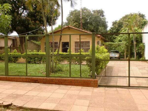 Casa en venta sobre avenida principal en San Lorenzo