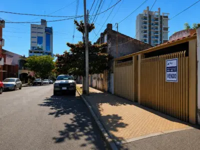 Casa en venta sobre Ayolas, barrio Tacumbú, a pasos del centro de Asunción