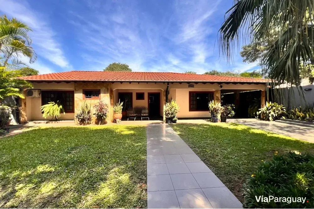 Casa en venta totalmente amoblada en Luque, Central