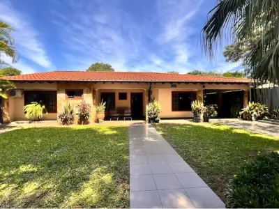 Casa en venta totalmente amoblada en Luque, Central