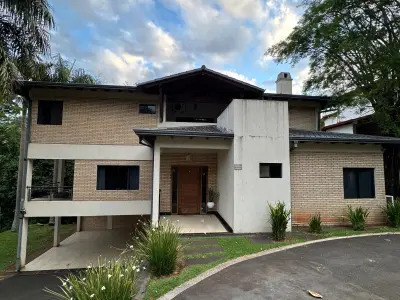 Casa estilo clásico en venta en Paraná Country Club, Hernandarias