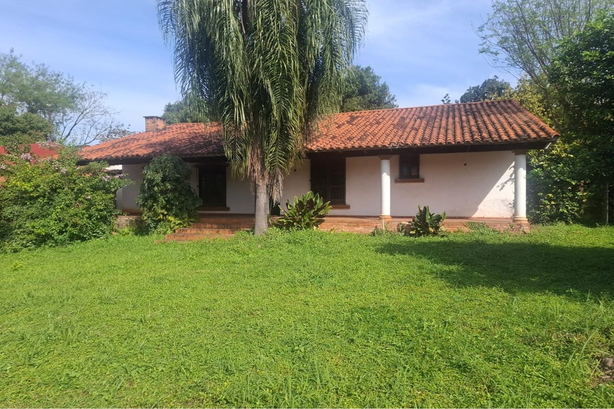 Casa estilo colonial en venta en Ycuá Duré, Luque
