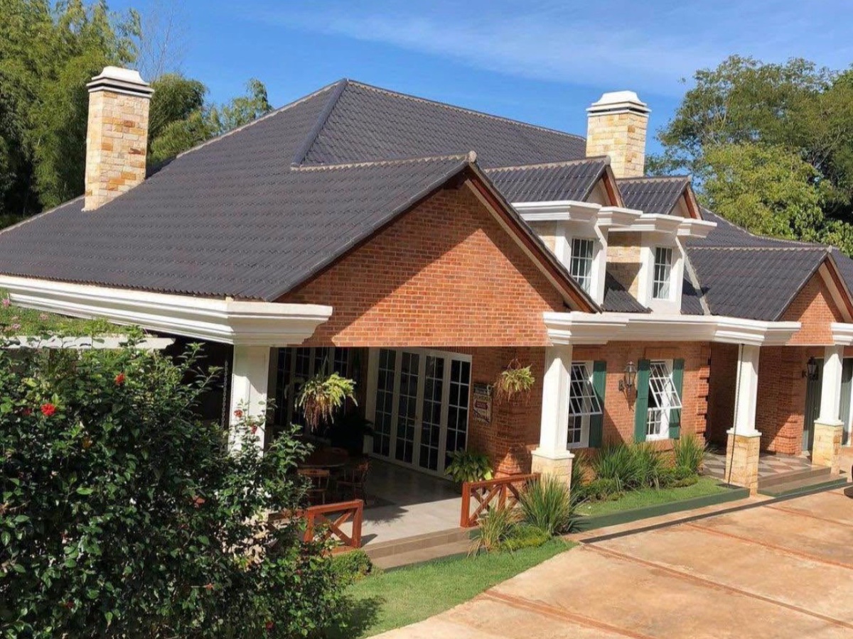 English-French style house for rent in Paraná Country Club
