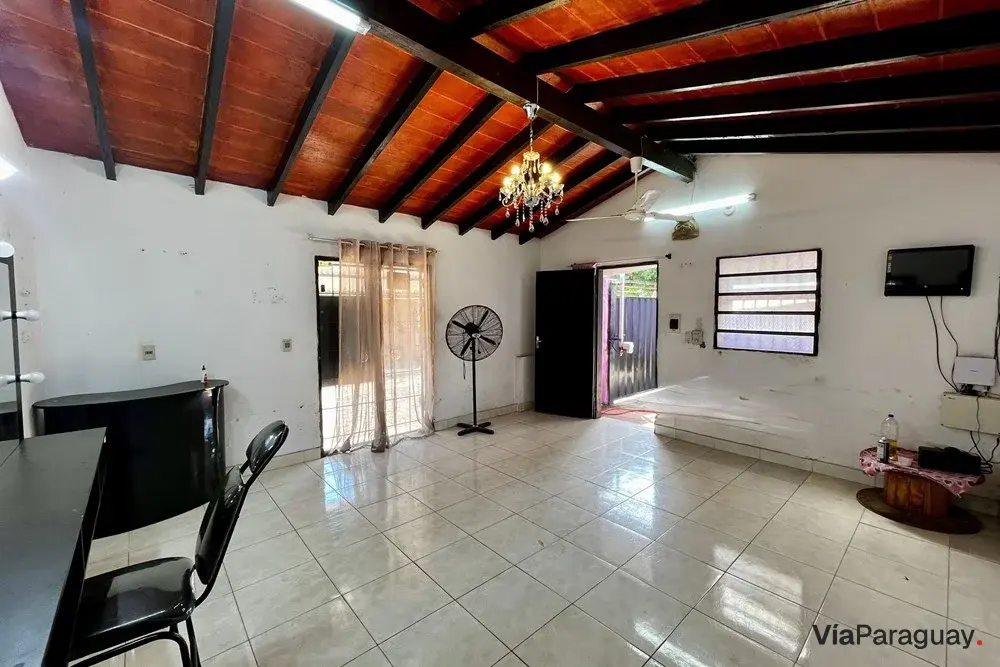 Casa familiar en venta con salón independiente en San Lorenzo