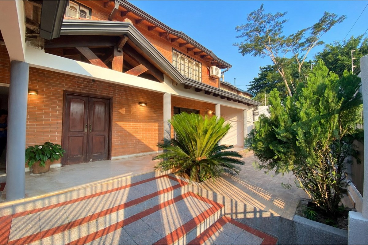 Casa familiar en venta en Cuatro Mojones, Lambaré