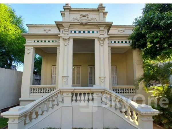 Casa italianizante Patrimonio Nacional en venta sobre Mcal. López, Asunción
