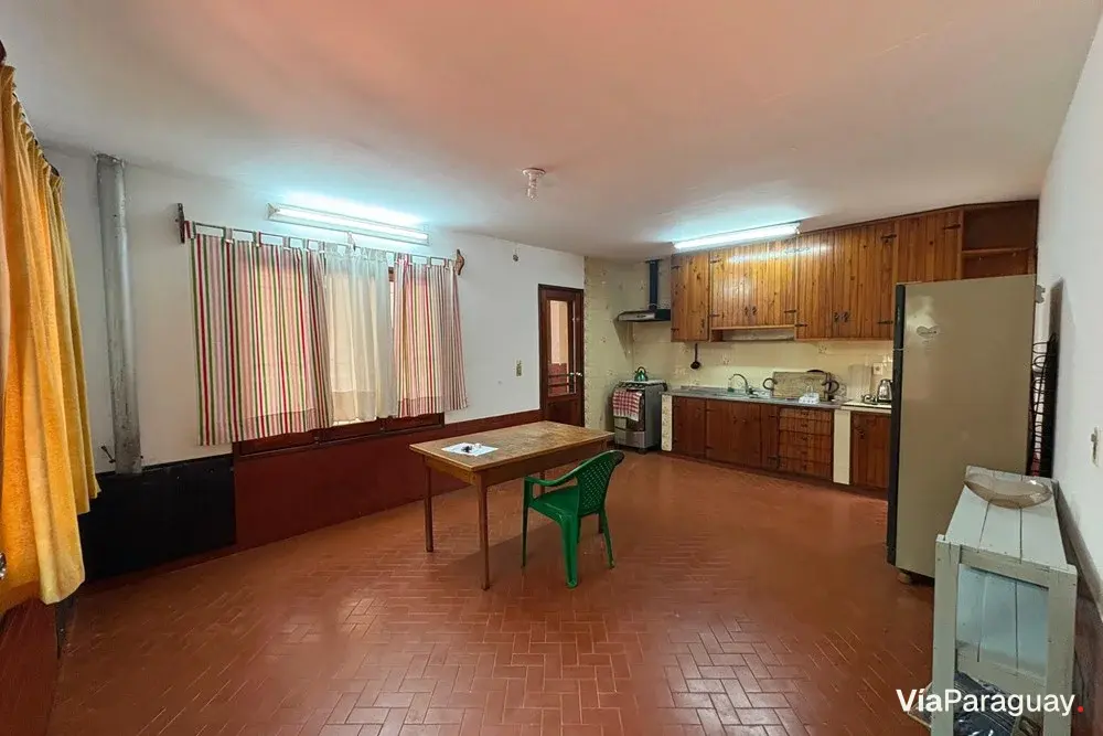 Casa, local comercial y departamentos en venta en Encarnación