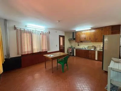 Casa, local comercial y departamentos en venta en Encarnación