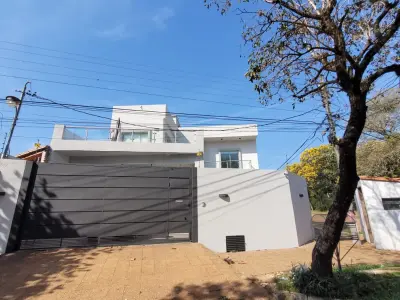 Casa minimalista para alugar em Lambaré - Zona Stock Cacique