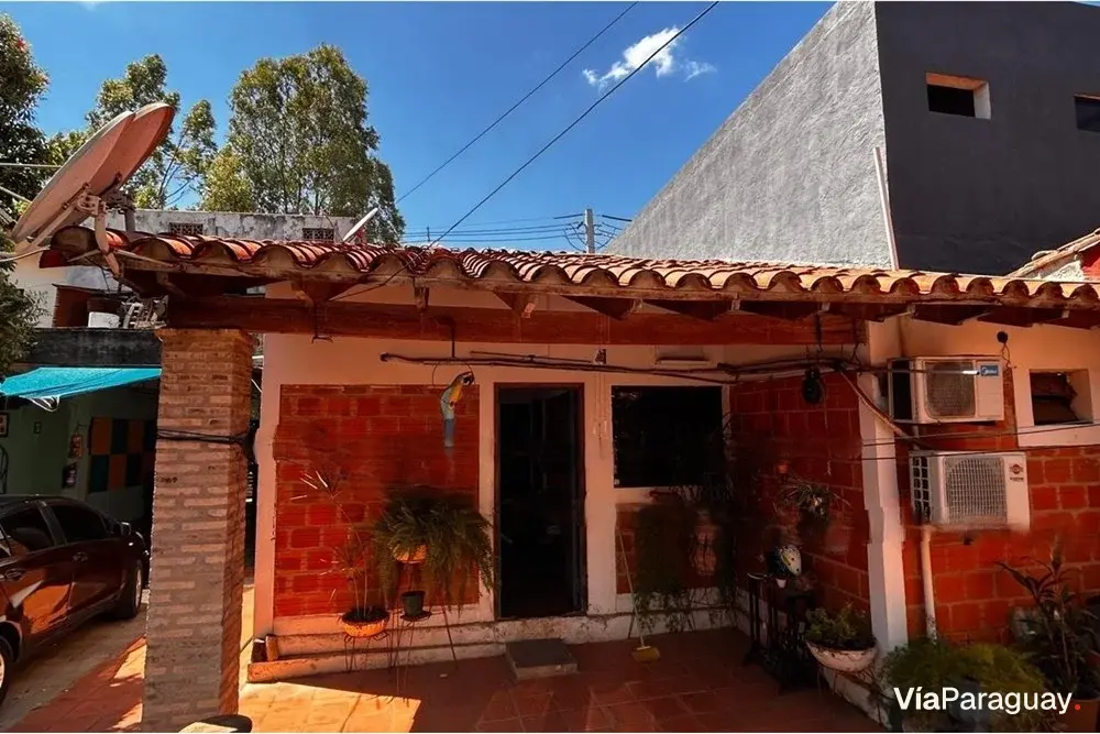 Casa mista à venda em Luque, Central