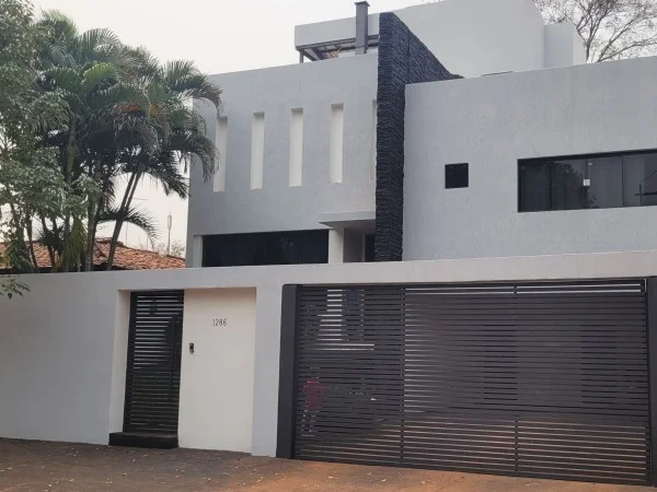 Casa moderna de 5 dormitorios en venta en Valle Ybate, Lambaré