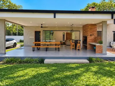 Casa moderna à venda com piscina em Ciervo Cua, San Bernardino
