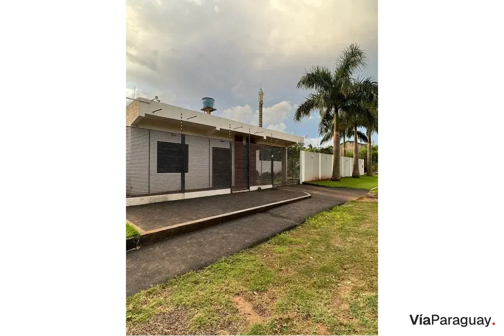 Casa moderna à venda com piscina em San Alfredo