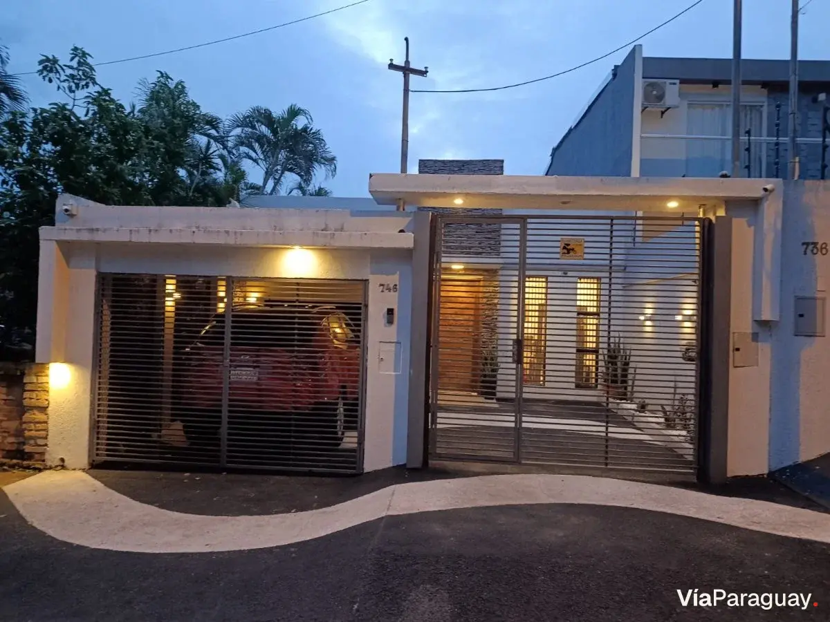Modern house for sale in Ciudad Nueva, Asunción
