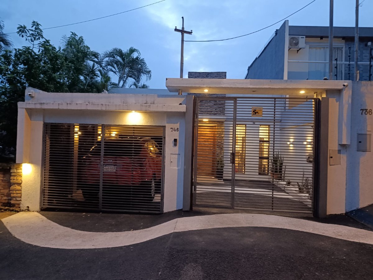 Casa moderna à venda no Barrio Ciudad Nueva, Assunção