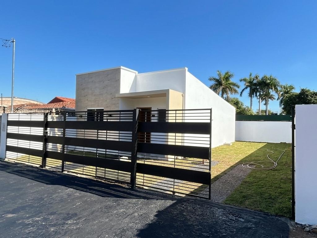 Casa Moderna en Venta en Concordia, Mariano Roque Alonso