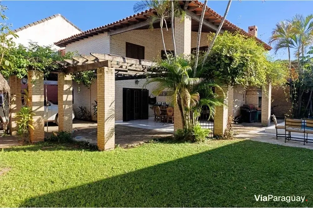 Modern house for sale in Cuarto Barrio, Luque