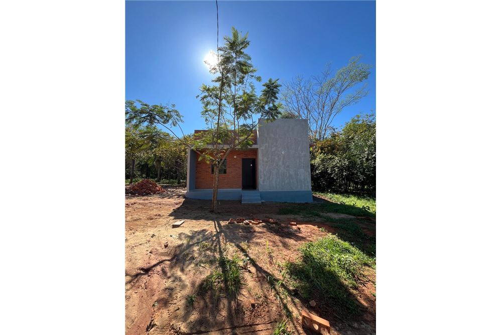 Casa moderna en venta en Guazú Virá, Itauguá