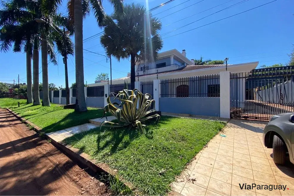 Casa moderna à venda em Hernandarias, Alto Paraná
