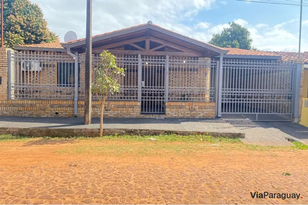 Casa moderna en venta en J. A. Saldívar, Central