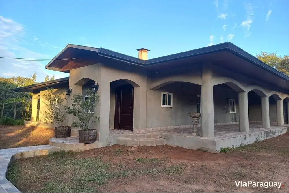 Casa moderna en venta en Loma Plata, Boquerón
