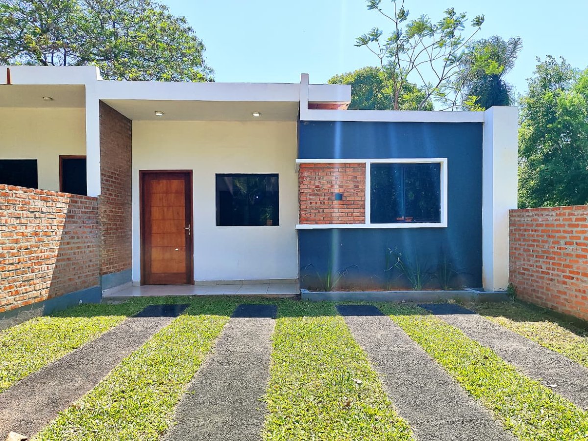 Casa moderna en venta en Luque, barrio Marin Caaguy