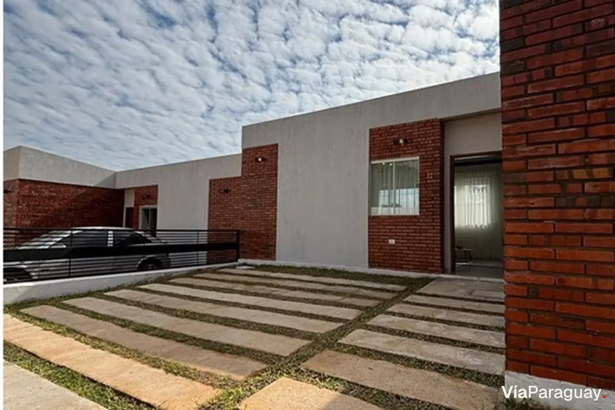 Casa moderna en venta en Luque, barrio Mora Kue