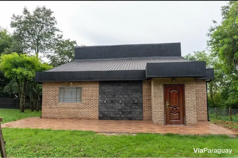 Casa moderna à venda em Presidente Franco, Alto Paraná