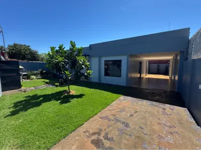 Casa moderna en venta en San Miguel, Presidente Franco