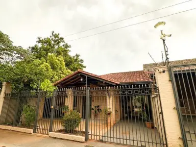 Casa moderna en venta en Valle Pucú, Areguá