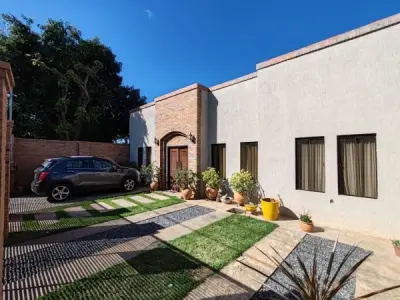Casa moderna à venda em Villa Elisa | 3 quartos, 390 m²