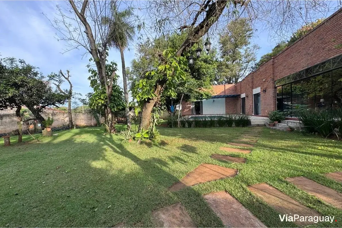 Casa moderna en venta en Villa Elisa, Central