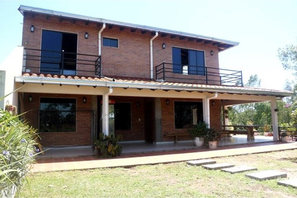 Country house with farm for sale in Quiindy, Paraguarí