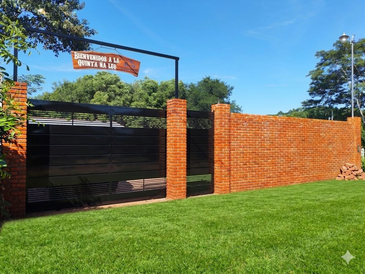 Casa quinta con piscina en venta en Capiatá