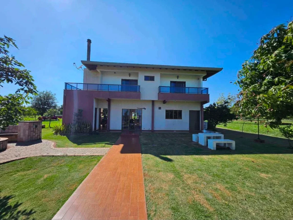 Casa de Campo de Luxo com Piscina em Hernandarias