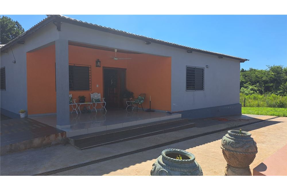 Casa de campo à venda com piscina e estábulo em San Juan del Paraná