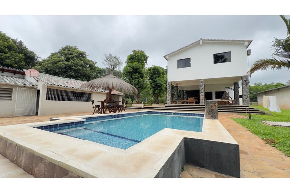 Casa quinta en venta con tinglado en Primero de Marzo