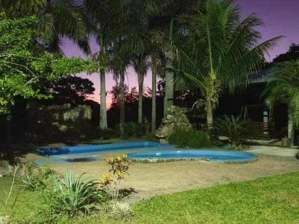 Chácara à venda em Areguá — 3,4 ha com piscinas e arroio