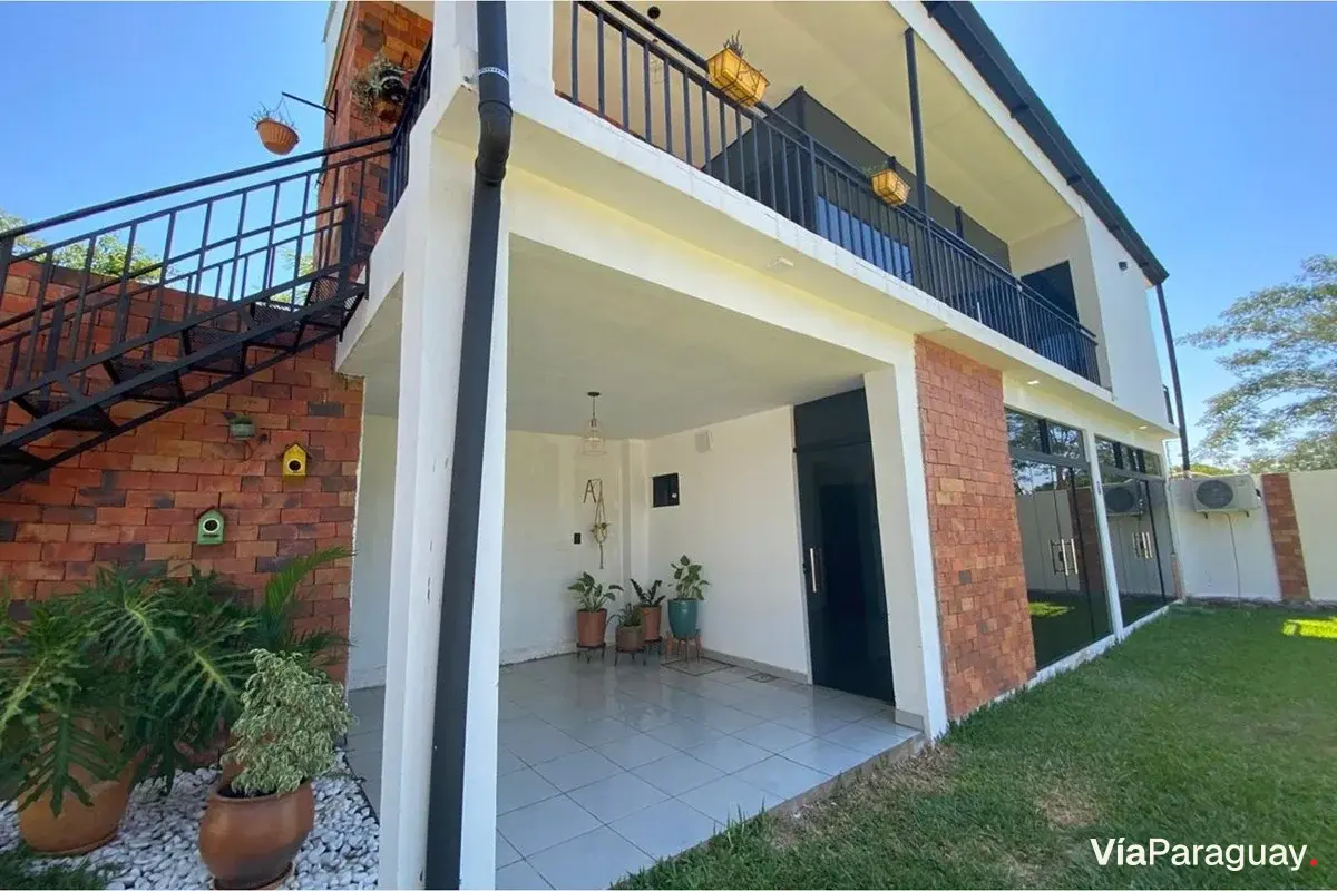 Casa quinta en venta en Areguá con piscina y quincho